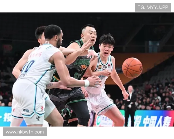 周琦与韩德君对决解析:谁能在CBA赛场上更胜一筹 周琦与韩德君对决解析:谁能在CBA赛场上更胜一筹