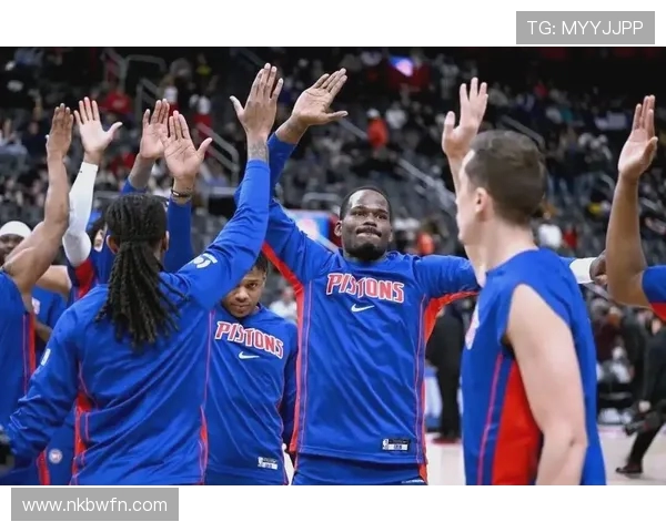 开拓者与活塞激战正酣比分胶着双方争夺胜利的精彩瞬间回顾 开拓者与活塞激战正酣比分胶着双方争夺胜利的精彩瞬间回顾