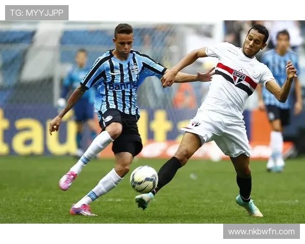 格雷米奥与圣保罗的激烈对决揭示巴西足球的魅力与竞争力 格雷米奥与圣保罗的激烈对决揭示巴西足球的魅力与竞争力