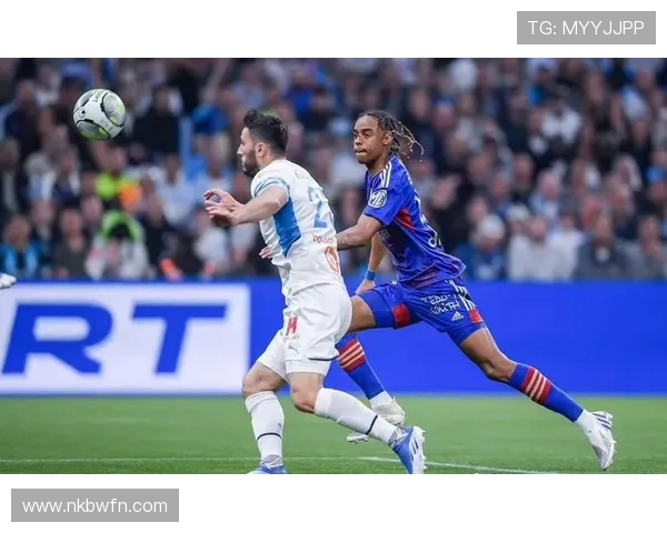 法甲梅斯对阵里昂比赛因恶劣天气腰斩球迷期待重赛时刻