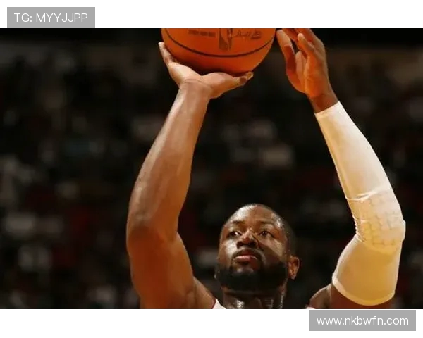 热火与山猫激战27回合球迷热情高涨赛场气氛火爆