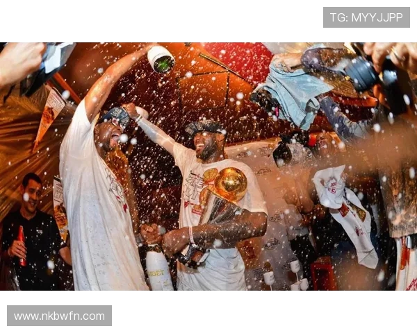 雷霆对决小牛精彩赛事回顾CCTV5直播全程解析与亮点分享