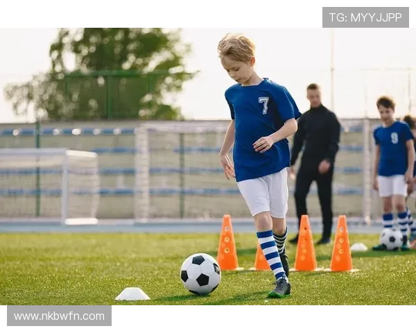 张丽的足球人生：从小球场到世界舞台的深度对话与成长历程